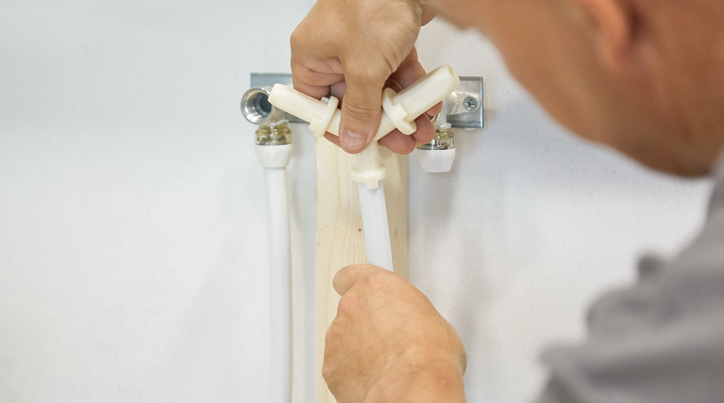 Stappenplan waterleiding aanleggen met Uponor PLUS en RTM