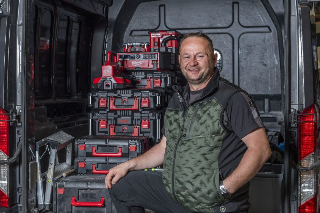 Wojtek Pluta van Bouw- en renovatiebedrijf W. Pluta over het Milwaukee PACKOUT Modulair Opslagsysteem