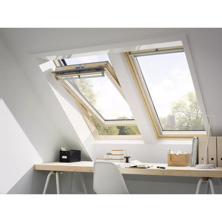 VELUX Tuimelvenster GGL CK04 2070 Gelakt Grenen Wit 550x978mm FSC Mix Credit-706514
