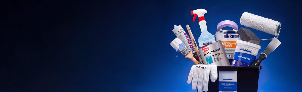 Klaar voor de schilderklus campagnebeeld met een emmer vol schilderbenodigdheden - banner